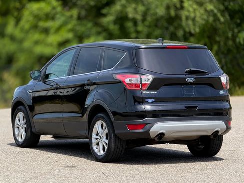 Used 2017 Ford Escape SE AWD/4WD image 10