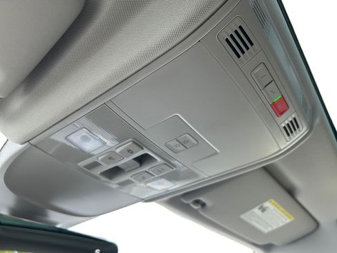 New 2025 Volkswagen Taos SEL image 19