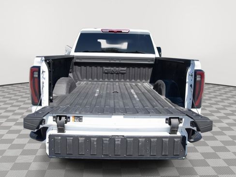 Used 2025 GMC Sierra 2500 AT4 AWD/4WD image 7