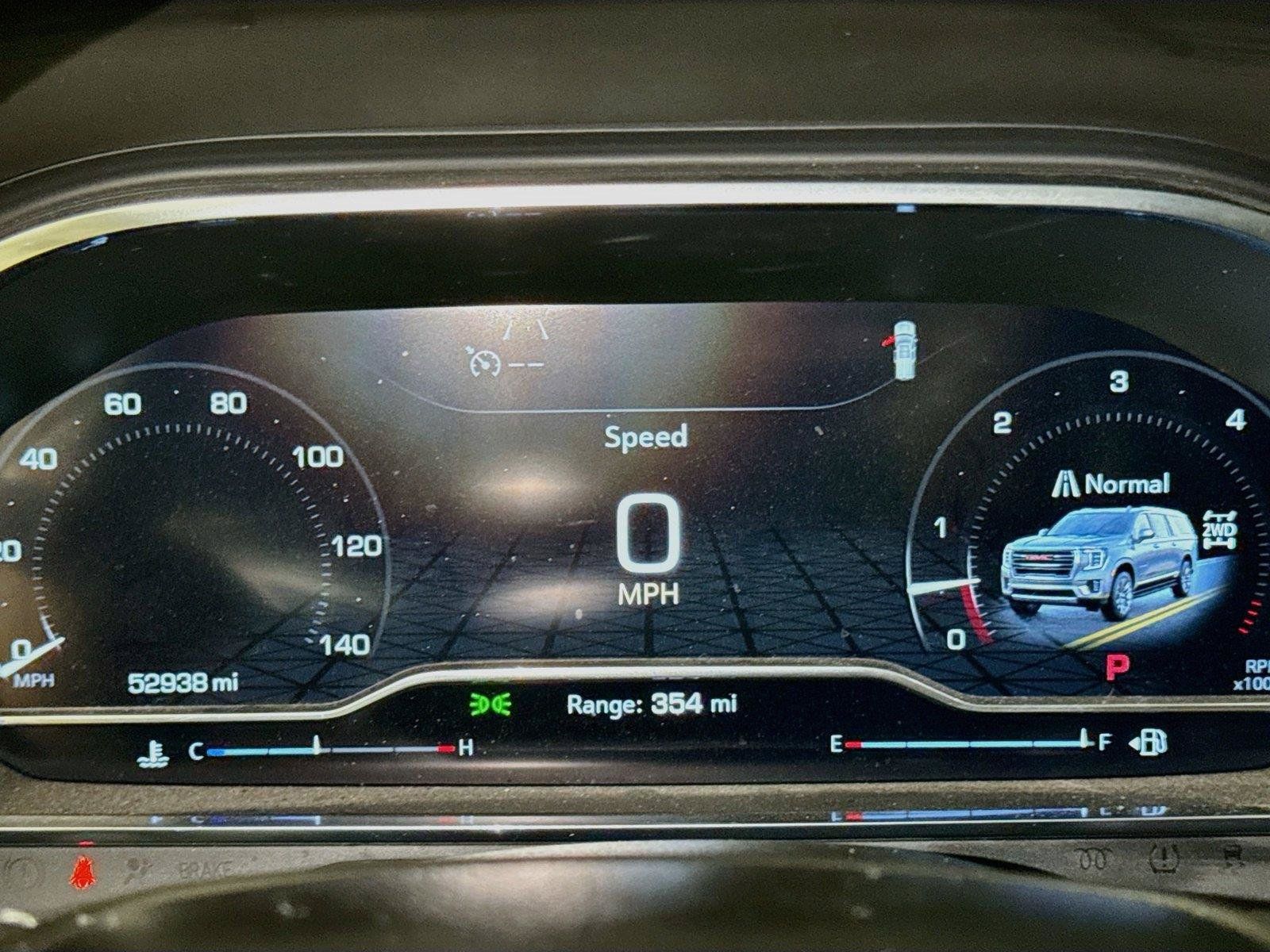Used 2024 GMC Yukon XL AT4 w/ Technology Package AWD/4WD image 10