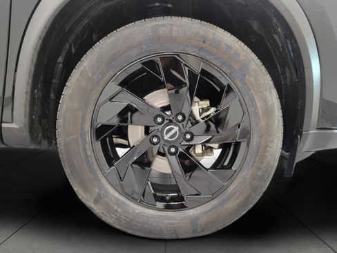 Used 2024 Nissan Rogue SV image 4