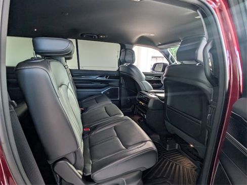 Used 2023 Jeep Wagoneer 4WD image 13