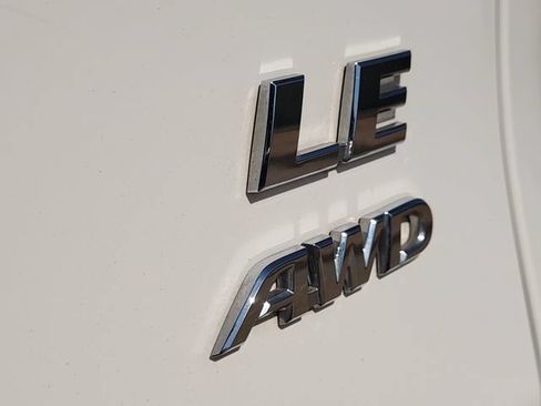 Used 2024 Toyota RAV4 LE AWD/4WD image 7