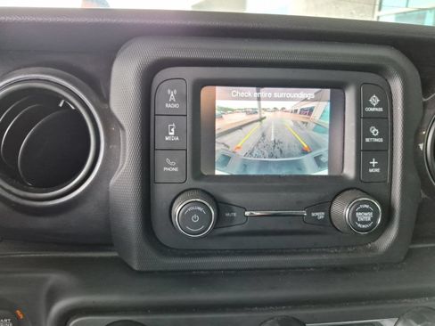 Used 2020 Jeep Gladiator Sport AWD/4WD image 16