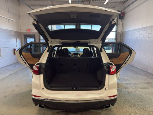 Used 2018 Chevrolet Equinox Premier image 11