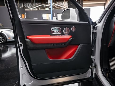 Used 2020 Rolls-Royce Cullinan image 37