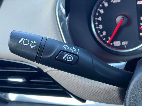 Used 2023 Chevrolet Traverse Premier image 22