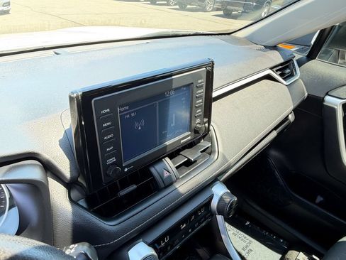 Used 2022 Toyota RAV4 XLE FWD image 20