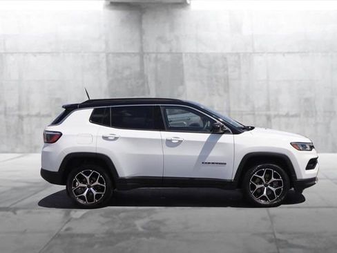 Used 2025 Jeep Compass Limited AWD/4WD image 5