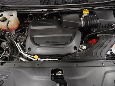 Used 2022 Chrysler Pacifica Touring-L AWD/4WD image 49