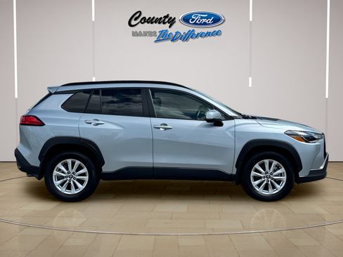 Used 2024 Toyota Corolla Cross LE AWD/4WD image 9