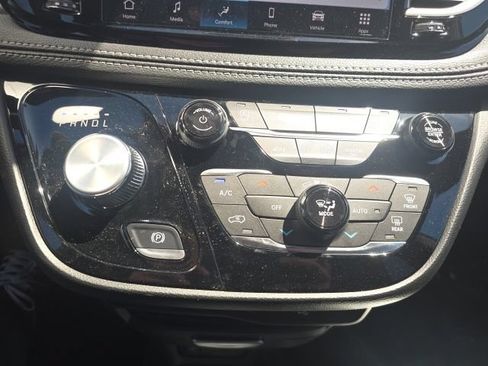 New 2027 Chrysler Pacifica Select AWD/4WD image 21