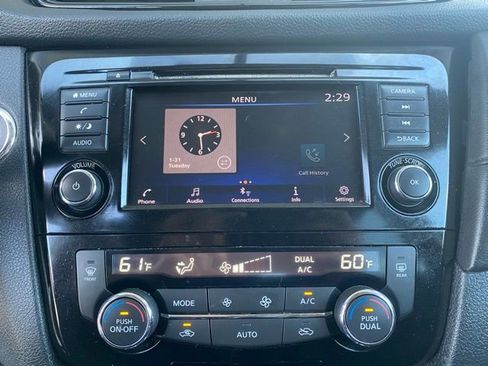 Used 2018 Nissan Rogue SV FWD image 21