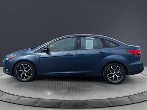 Used 2018 Ford Focus SEL w/ Cold Weather Package FWD image 2