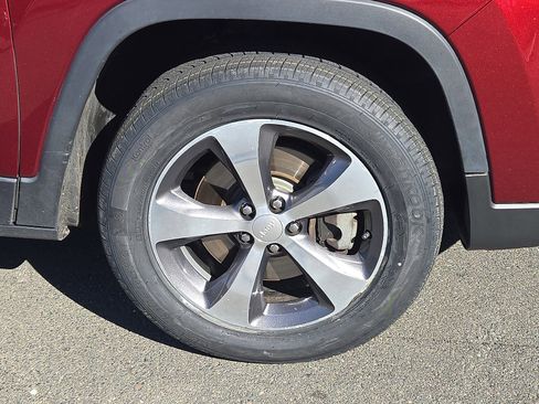 Used 2019 Jeep Cherokee Limited image 8