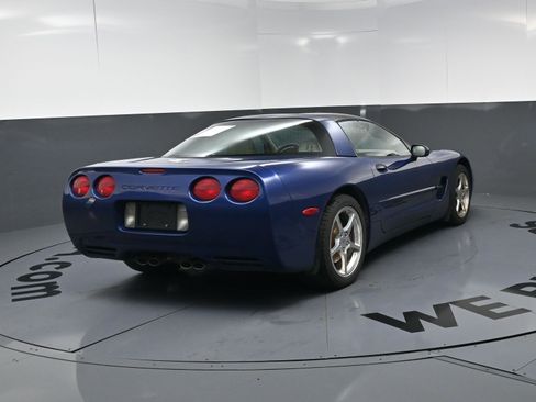 Used 2004 Chevrolet Corvette Coupe w/ Preferred Equipment Group RWD image 9