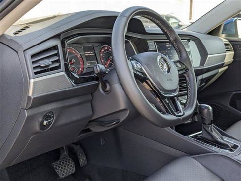 Used 2021 Volkswagen Jetta SE FWD image 12