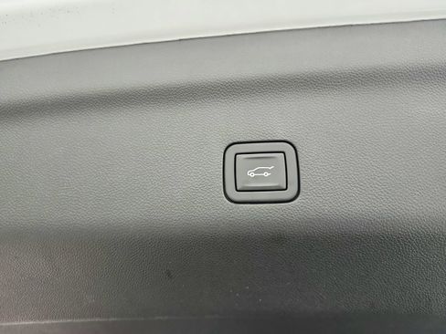 Used 2023 Chevrolet Suburban Premier image 46