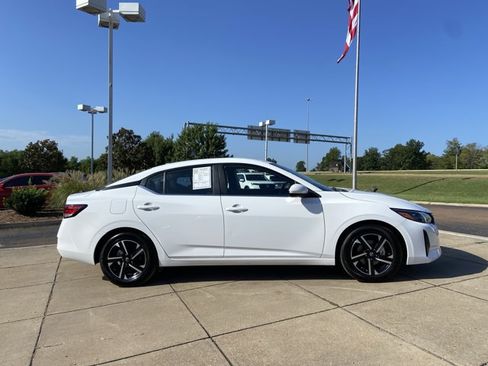 Used 2024 Nissan Sentra SV FWD image 13