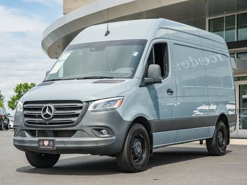Used 2024 Mercedes-Benz Sprinter 2500 image 3