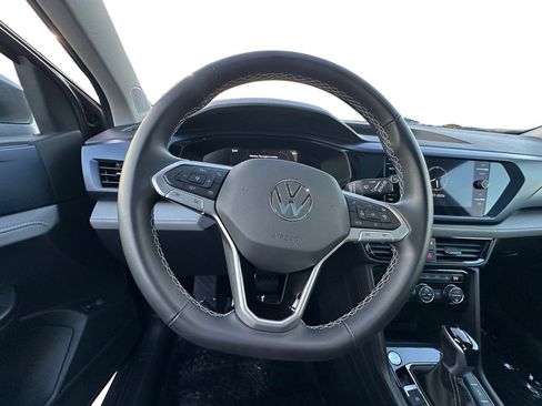 Used 2024 Volkswagen Taos SE w/ Panoramic Sunroof Package image 12