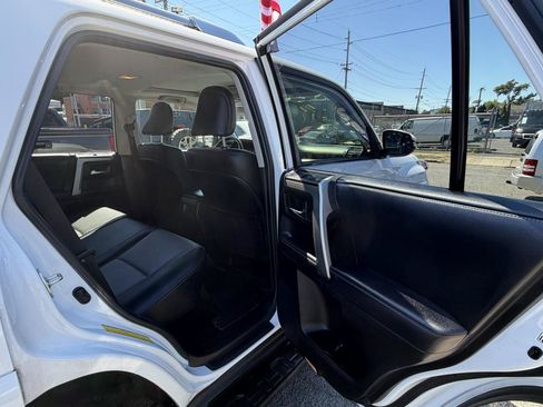 Used 2018 Toyota 4Runner SR5 Premium AWD/4WD image 21
