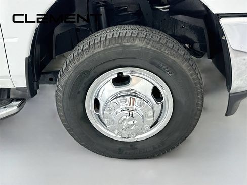 Used 2024 RAM 3500 Tradesman w/ Chrome Appearance Group AWD/4WD image 33