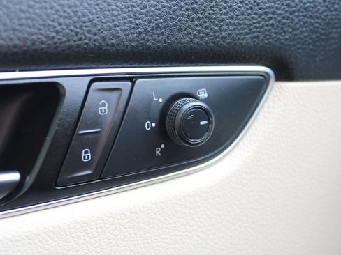 Used 2019 Volkswagen Passat 2.0T Wolfsburg w/ Wheels & Sunroof Package image 29