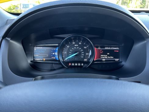 Used 2018 Ford Explorer XLT w/ Equipment Group 202A AWD/4WD image 16