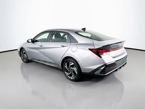 Used 2025 Hyundai Elantra Sport FWD image 4