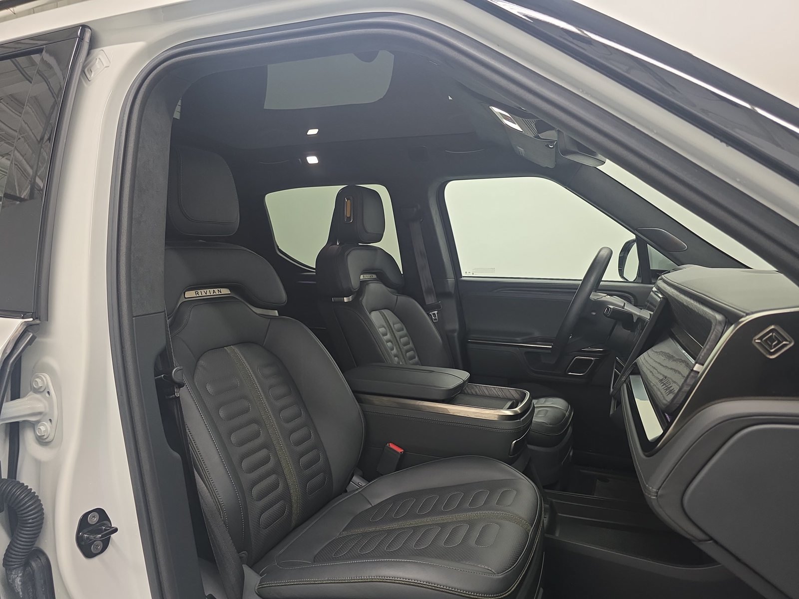 Used 2022 Rivian R1T Adventure AWD/4WD image 23