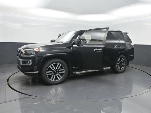 Used 2020 Toyota 4Runner Limited AWD/4WD image 38