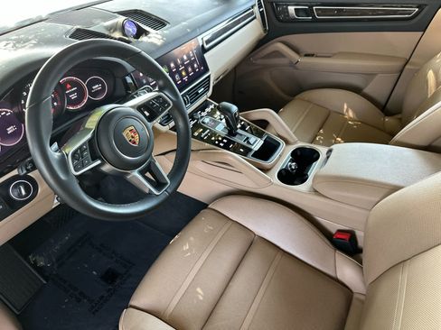 Certified 2023 Porsche Cayenne AWD/4WD image 4