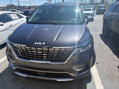 Used 2024 Kia Carnival SX Prestige image 3