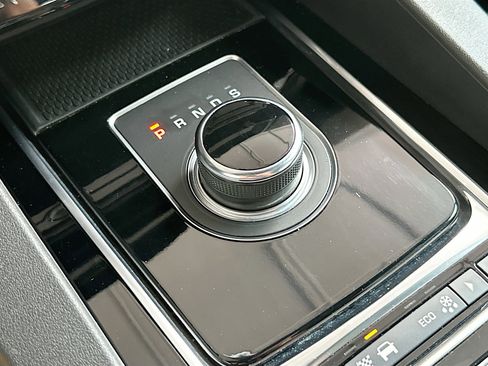 Used 2020 Jaguar F-PACE Premium image 16