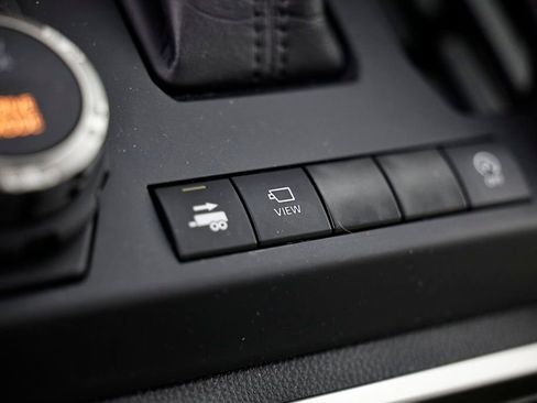 Used 2024 Toyota Tacoma Limited w/ Limited Package (LT) image 43