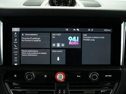 Used 2025 Porsche Macan image 17