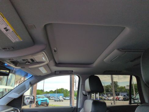 Used 2017 Chevrolet Tahoe Premier AWD/4WD image 21