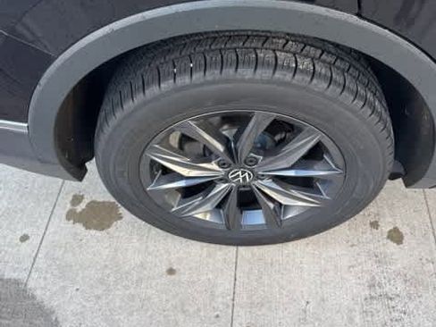 Certified 2022 Volkswagen Tiguan SE image 5