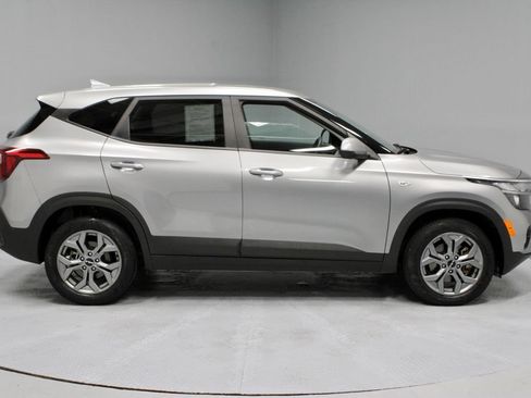 Used 2024 Kia Seltos LX AWD/4WD image 5
