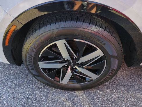 Used 2023 Kia Sorento S w/ Panoramic Sunroof Package image 10