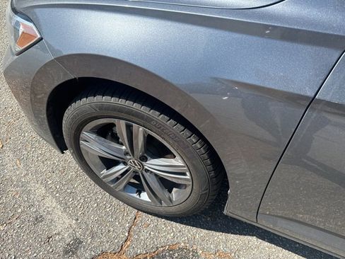 Used 2024 Volkswagen Jetta SE image 9