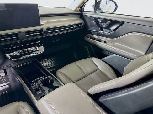 Used 2025 Lincoln Corsair AWD image 26