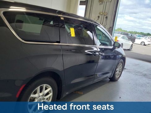 Used 2023 Chrysler Pacifica Touring-L FWD image 11