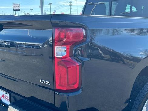 Used 2022 Chevrolet Silverado 1500 LTZ image 12