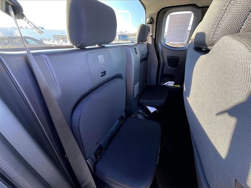 Used 2025 Nissan Frontier SV image 15