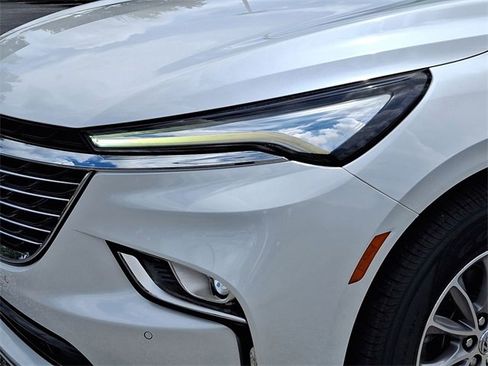 Used 2023 Buick Enclave Essence image 7