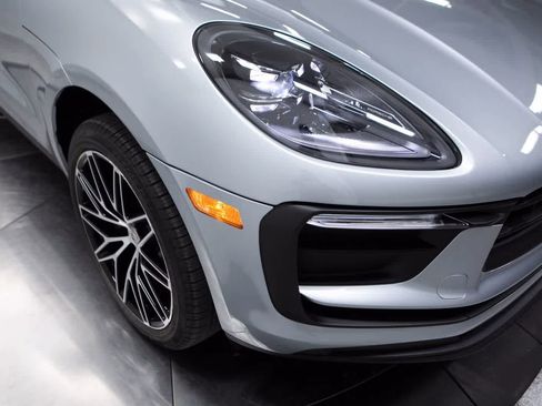 Certified 2026 Porsche Macan AWD/4WD image 12