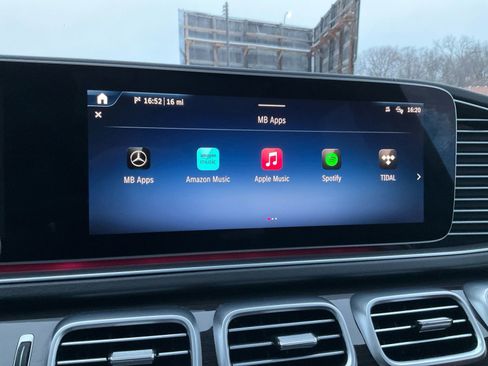 Used 2025 Mercedes-Benz GLS 450 4MATIC image 27