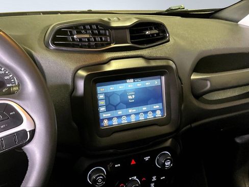 Used 2020 Jeep Renegade Latitude image 9